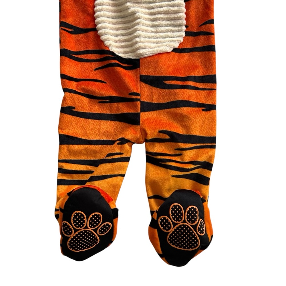 Spirit Halloween Baby Tiger Two Pc Costume
Snap Legs Upper Back Size 0-6 Months - Picture 4 of 14